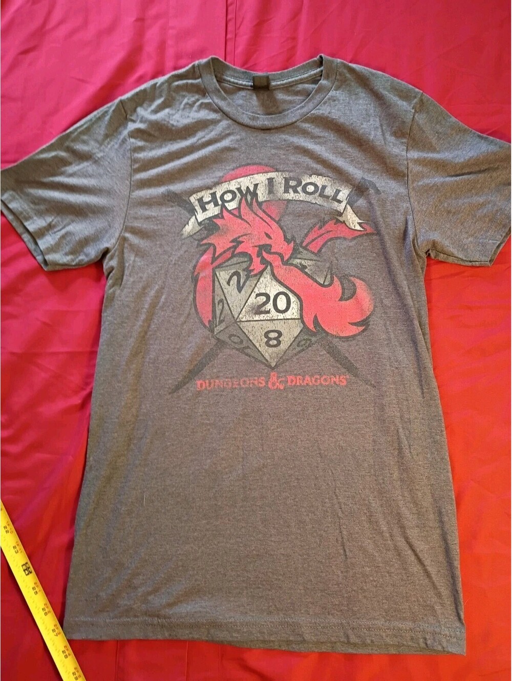 Gildan How I Roll Dungeons & Dragons Graphic T-Shirt Size Small